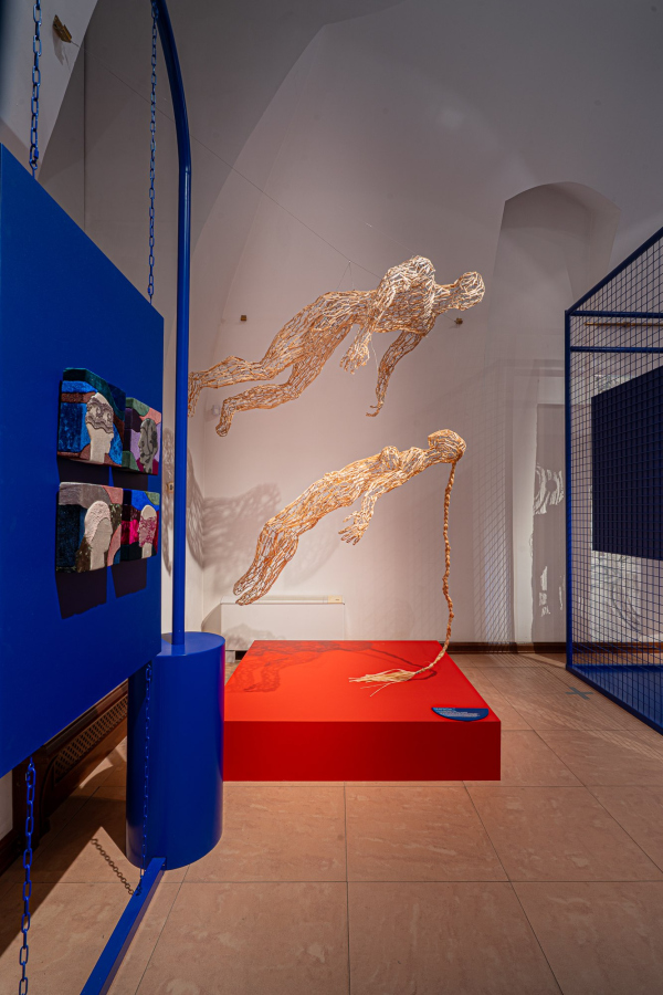  V           /  PSCulture