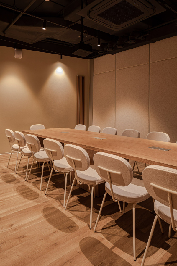     : LOOK UP & UPSKILL     /  Pergaev Bureau