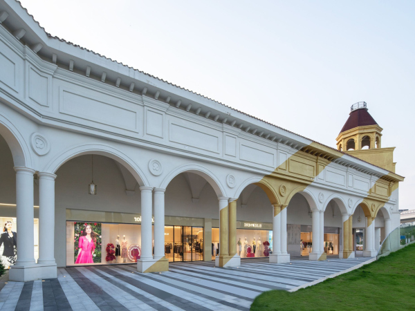   Outlets 8   Wu Siming