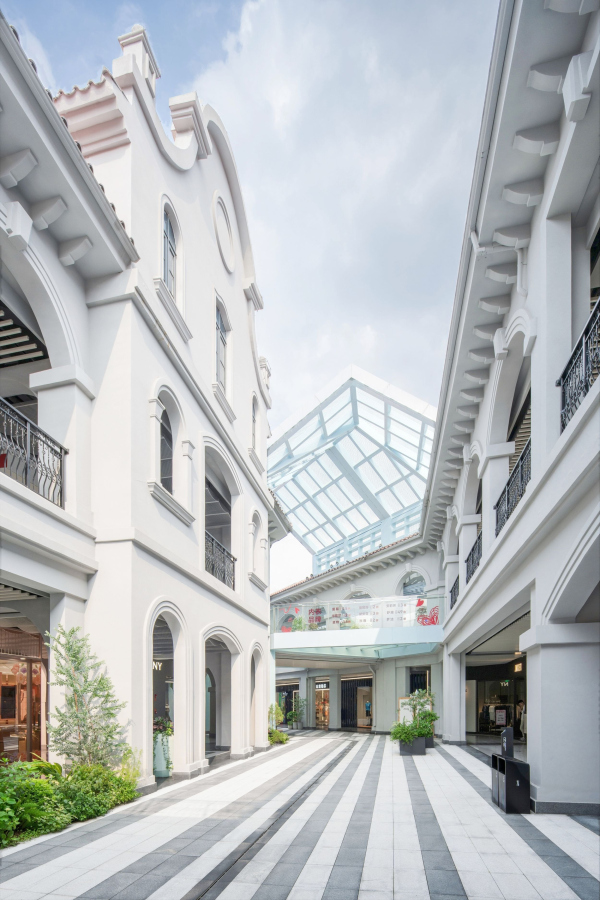   Outlets 8   Wu Siming