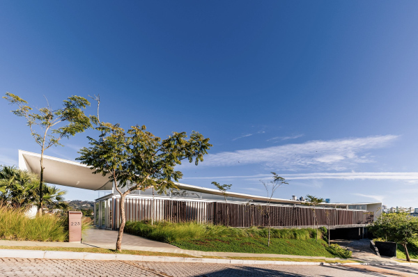   Casa de Linho   -   Luisa Lage /  Tetro Arquitetura