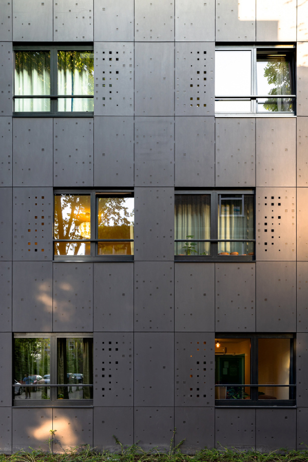      Suit 9   Sebastian van Damme /  Studioninedots