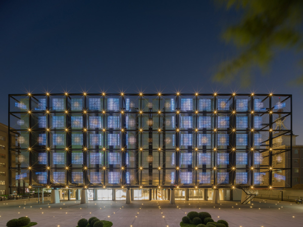 -   Spark 761   Fernando Guerra | FG+SG
