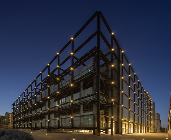 -   Spark 761   Fernando Guerra | FG+SG