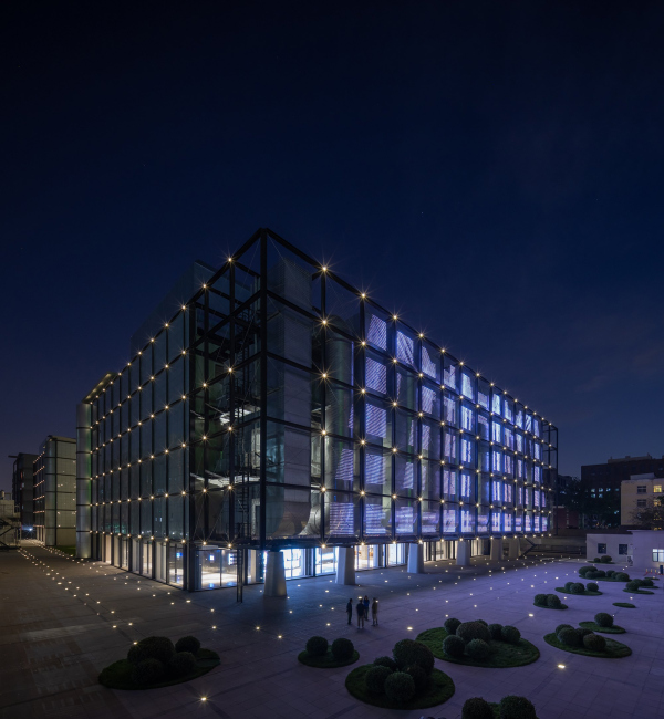 -   Spark 761   Fernando Guerra | FG+SG