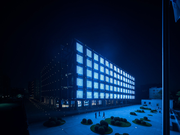 -   Spark 761   Fernando Guerra | FG+SG