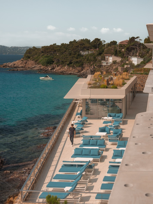  Les Roches   Nicolas Anetson