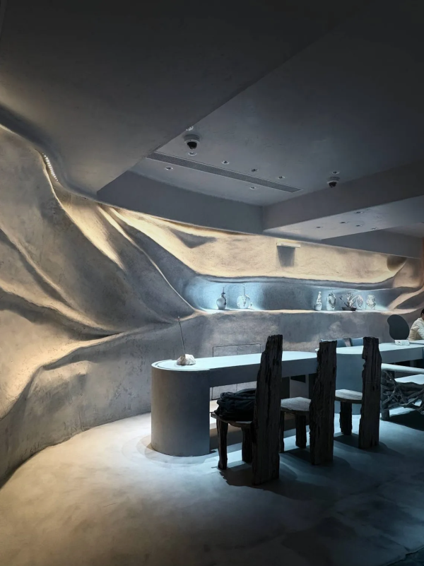 LA SOLITAIRE- JEWELLERY SHOWROOM  Vertika Aneja