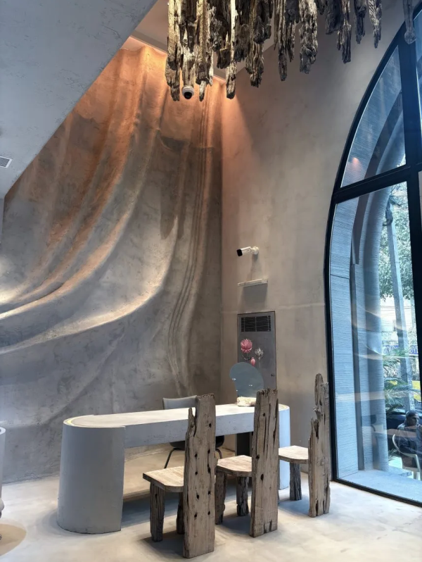 LA SOLITAIRE- JEWELLERY SHOWROOM  Vertika Aneja