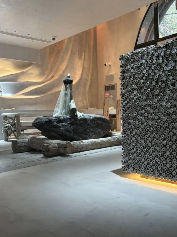 LA SOLITAIRE- JEWELLERY SHOWROOM  Vertika Aneja