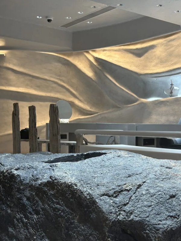 LA SOLITAIRE- JEWELLERY SHOWROOM  Vertika Aneja