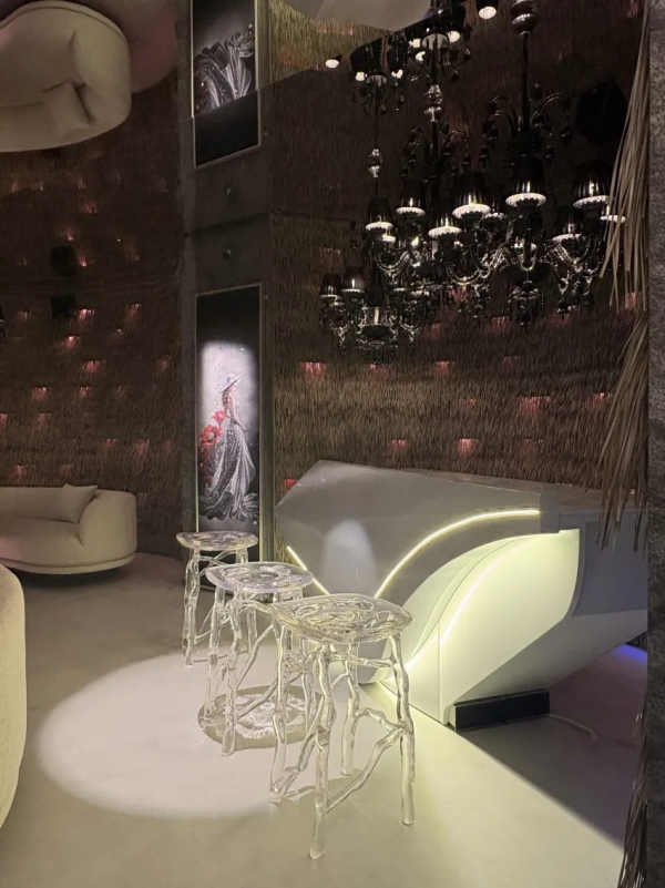 LA SOLITAIRE- JEWELLERY SHOWROOM  Vertika Aneja