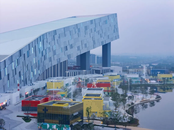 Shopping: Wuhan Snow World, , . : CLOU architects Photo by  Archexist, Shrimp Studio /  WAF