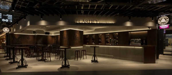 Blarney Irish Pub & Cafe ()  Senichiro Nogami