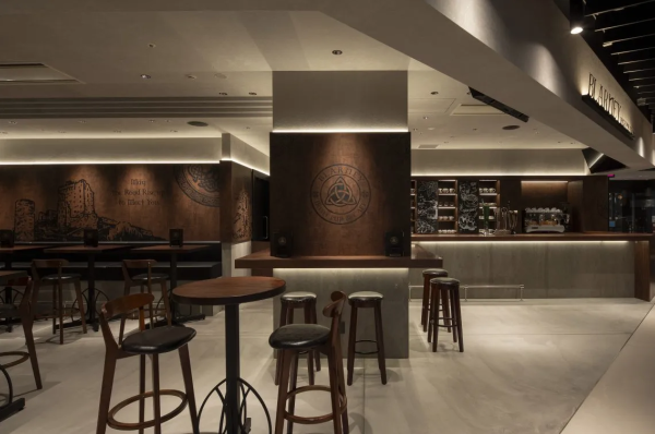 Blarney Irish Pub & Cafe ()  Senichiro Nogami