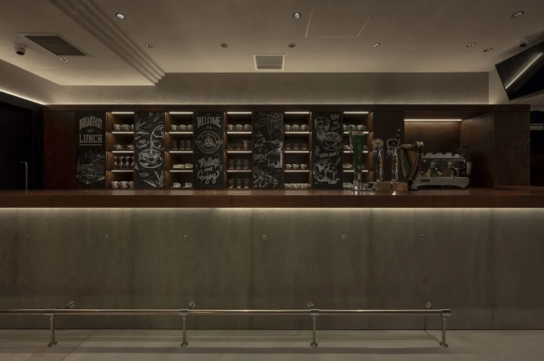 Blarney Irish Pub & Cafe ()  Senichiro Nogami