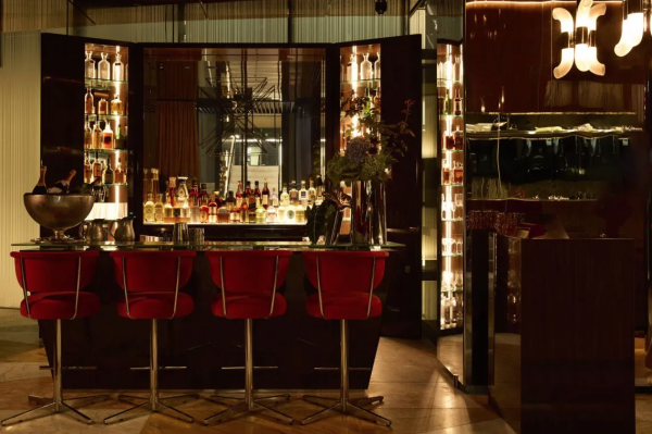 The International ()  Johnny Valiant