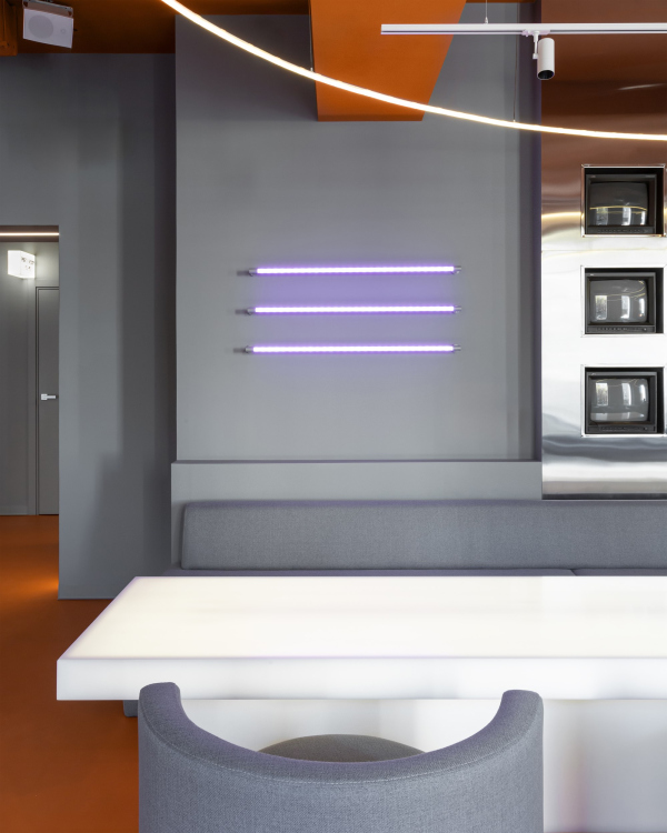 ��������������� ���� Gosu Cyber Lounge ���������� � ��������� ��������� / ������������� ������-���� �������