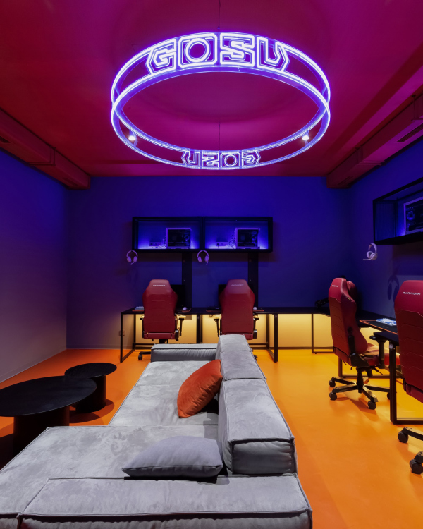 ��������������� ���� Gosu Cyber Lounge ���������� � ��������� ��������� / ������������� ������-���� �������