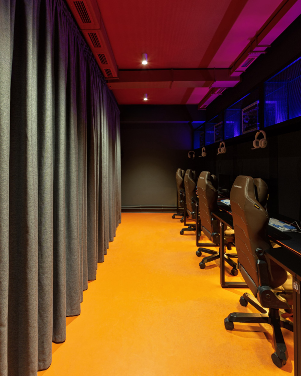 ��������������� ���� Gosu Cyber Lounge ���������� � ��������� ��������� / ������������� ������-���� �������