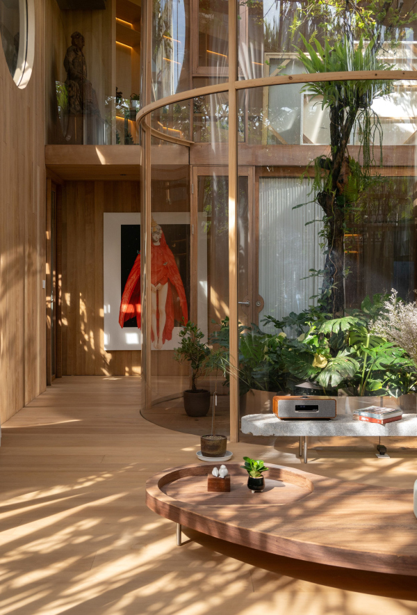 ��� ���������� ���� � Rungkit Charoenwat