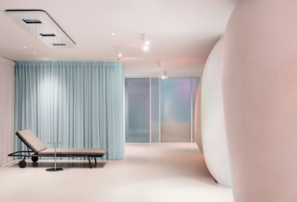 ���������-����� ONE ���������� � ������� ������� / ������������� DA bureau