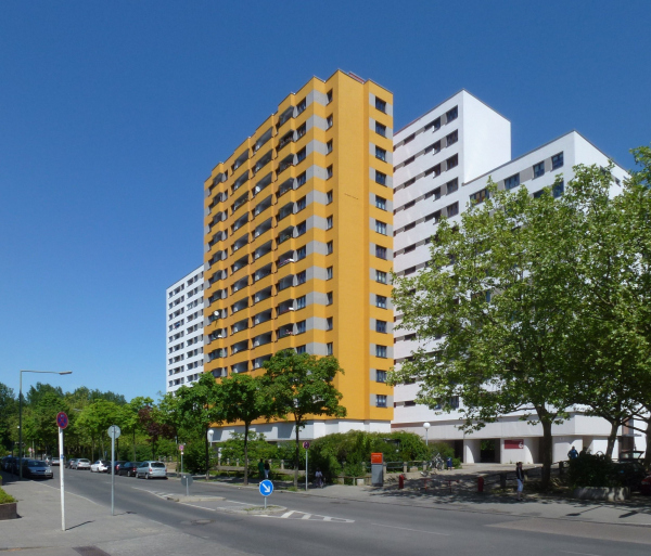 ������, ����� Märkisches Viertel Fridolin freudenfett (Peter Kuley), CC BY-SA 3.0 <https://creativecommons.org/licenses/by-sa/3.0>, via Wikimedia Commons