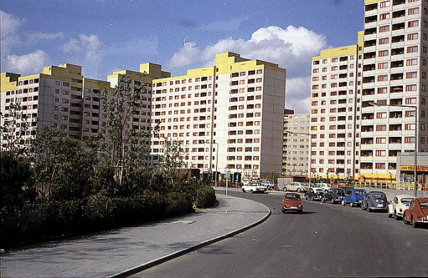 ������, ����� Märkisches Viertel, �������� ���� 1972 �. Landesarchiv Baden-Württemberg, Staatsarchiv Freiburg W 134 Nr. 097298d / Fotograf: Willy Pragher, CC BY 4.0 <https://creativecommons.org/licenses/by/4.0>, via Wikimedia Commons