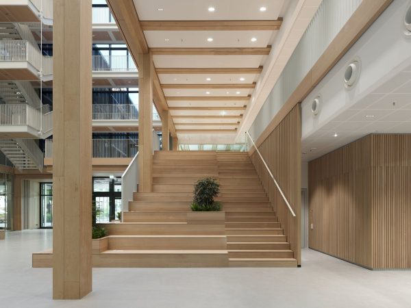 ������� ������ i8 � iCampus ���� � Yohan Zerdoun