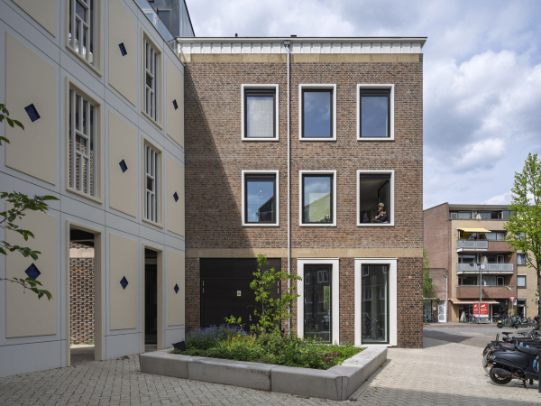 ����� �������� Nieuw Bergen ���� � Ossip van Duivenbode