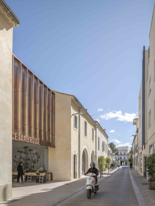 ���������� ����� �������� ������ � �������� ���������� � Luc Boegly / ������������� Metropolis Communication