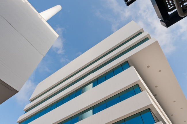 ����������������� ������ B97 ��������� �������� Roche � F. Hoffmann-La Roche Ltd.