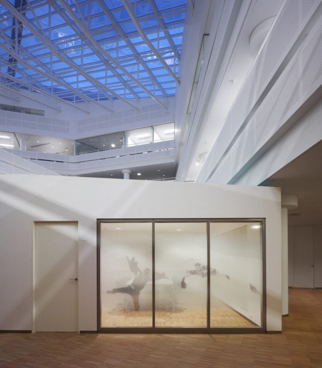 ����-�������� �������� KPMG � Adam Mørk