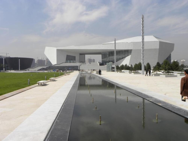 ������� ����� ��������� ������. ���� � Arte Charpentier Architectes / Avec la collaboration de l'institut architectural du Shanxi