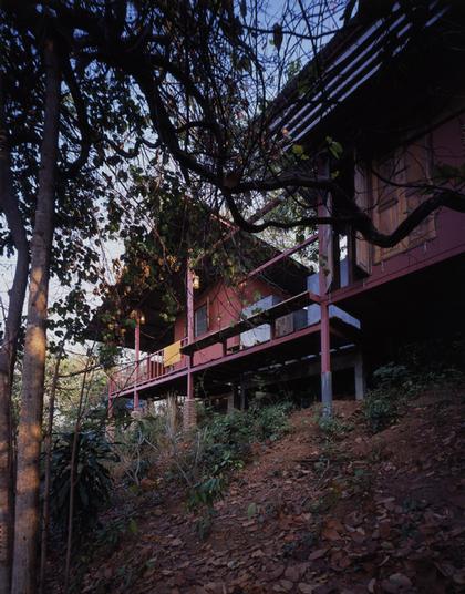 ����������� ��������� ��� ��� ����������, �������. ����� ��������������� [Suriya Umpansiriratana], ������������� ������.