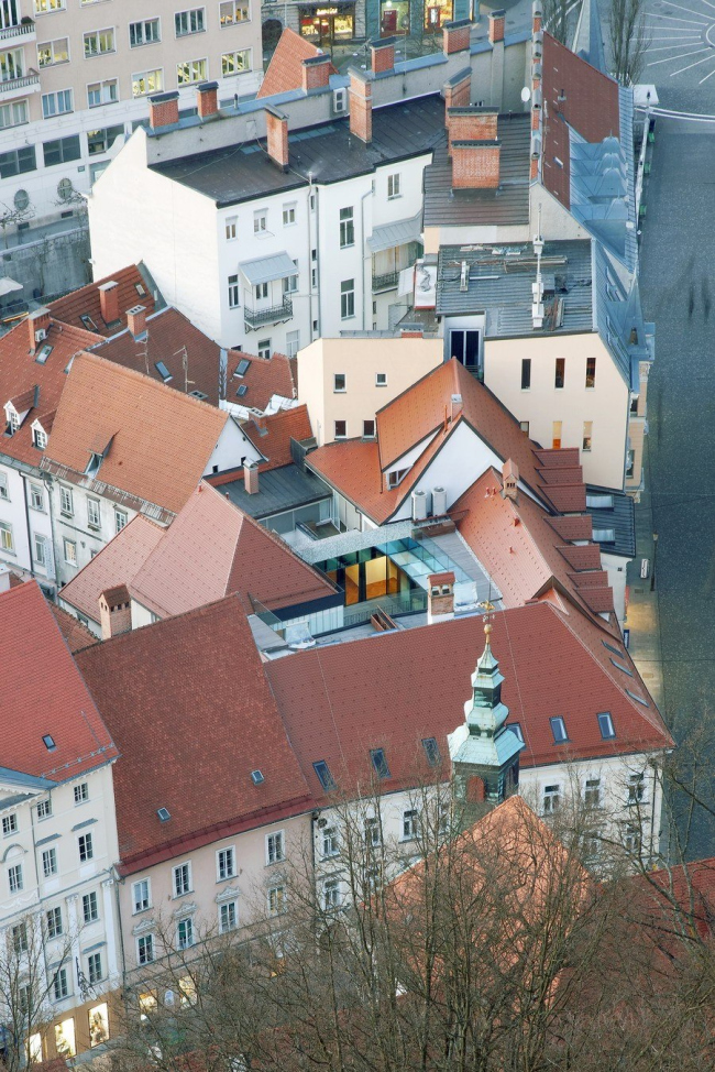   “Baroque Court Apartments”.   OFIS arhitekti.  Tomaz Gregoric, Jan Celeda