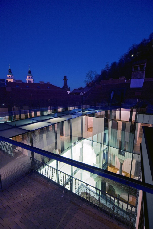 ����� �������� Baroque Court Apartments. ���� ������������� OFIS arhitekti. ��������� Tomaz Gregoric, Jan Celeda