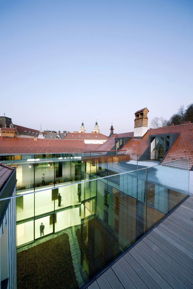 ����� �������� Baroque Court Apartments. ���� ������������� OFIS arhitekti. ��������� Tomaz Gregoric, Jan Celeda