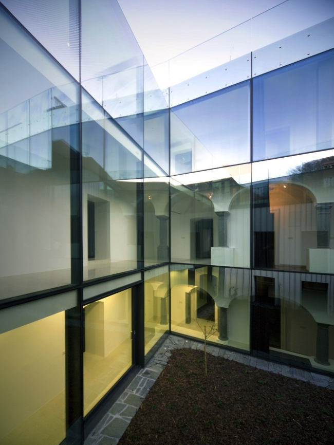 ����� �������� Baroque Court Apartments. ���� ������������� OFIS arhitekti. ��������� Tomaz Gregoric, Jan Celeda