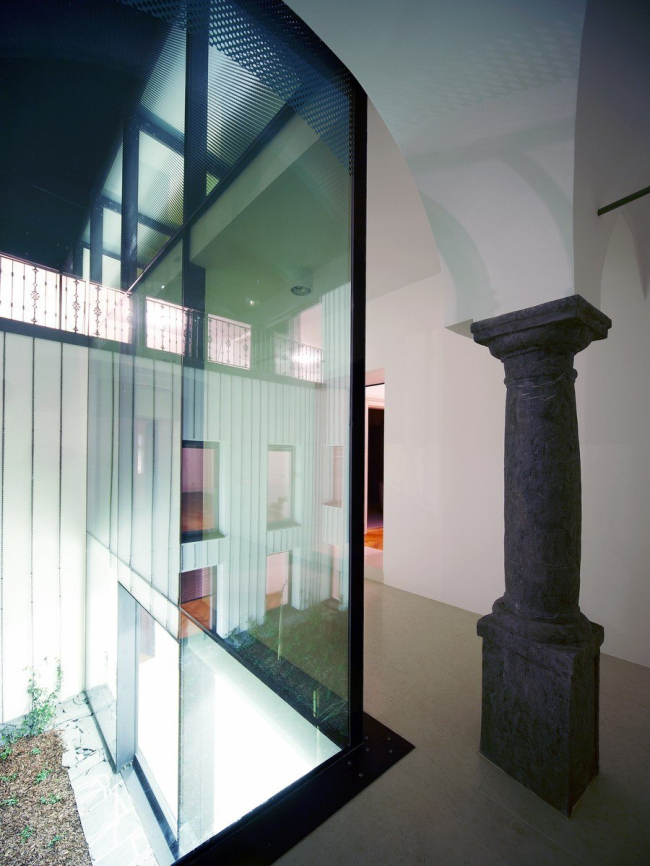����� �������� Baroque Court Apartments. ���� ������������� OFIS arhitekti. ��������� Tomaz Gregoric, Jan Celeda