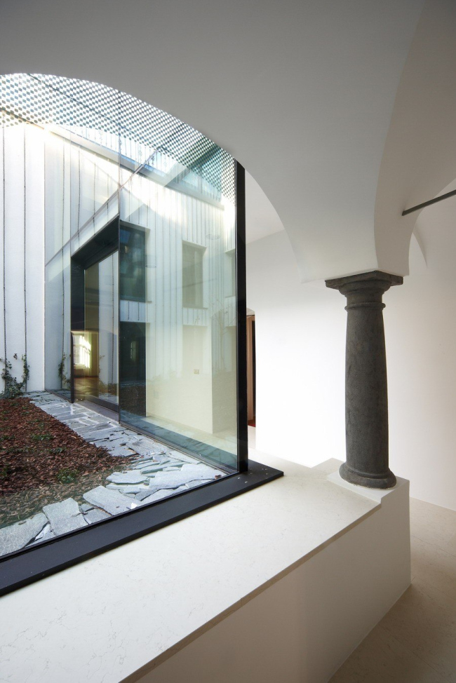 ����� �������� Baroque Court Apartments. ���� ������������� OFIS arhitekti. ��������� Tomaz Gregoric, Jan Celeda