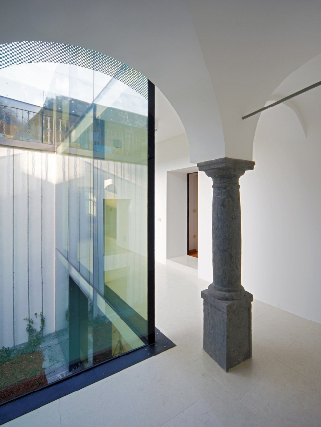����� �������� Baroque Court Apartments. ���� ������������� OFIS arhitekti. ��������� Tomaz Gregoric, Jan Celeda