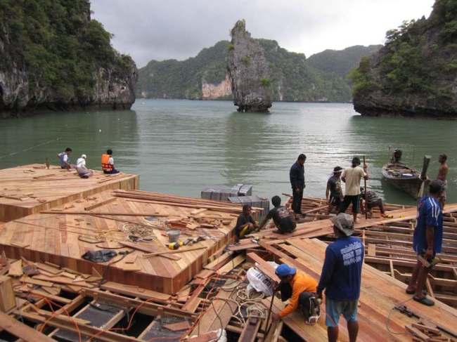 Плавучий кинотеатр Archipelago Cinema в процессе строительства. Фото Film on the Rocks Yao Noi Foundation