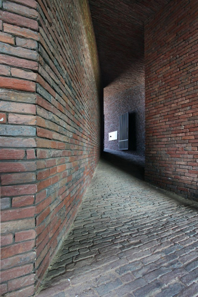 ������ ����� � ��������� ���� ��� ����� ����� - Rabbit Hole. ����������� Bart Lens, Hasselt (�������, �������). 