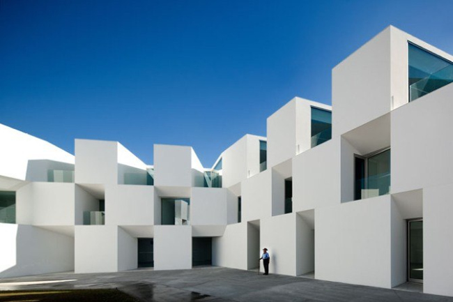    - House for elderly people.  Francisco  Manuel Aires Mateus (, ).