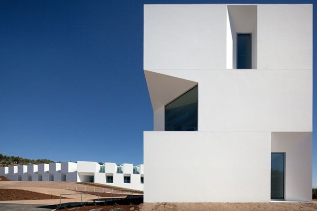    - House for elderly people.  Francisco  Manuel Aires Mateus (, ).