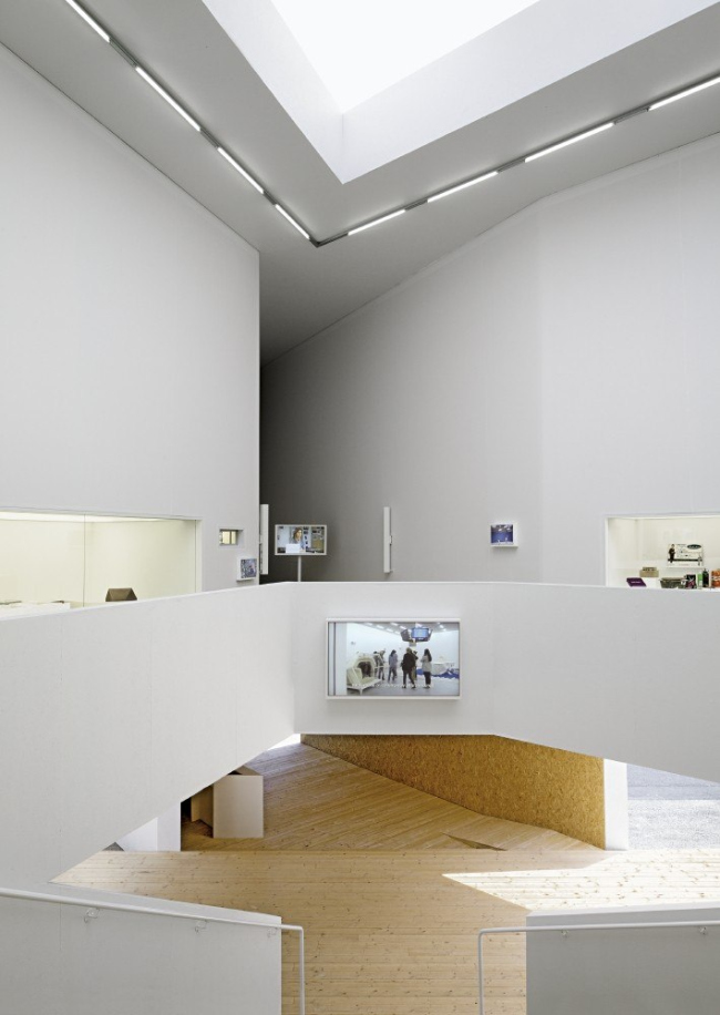 �������� Schaulager Satellite � Tom Bisig