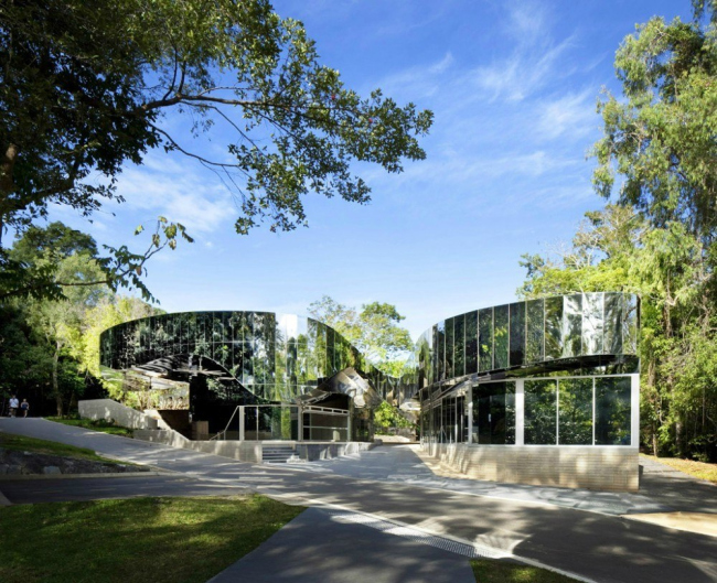 �������������� ����� ������������� ���� ������ � Patrick Bingham Hall