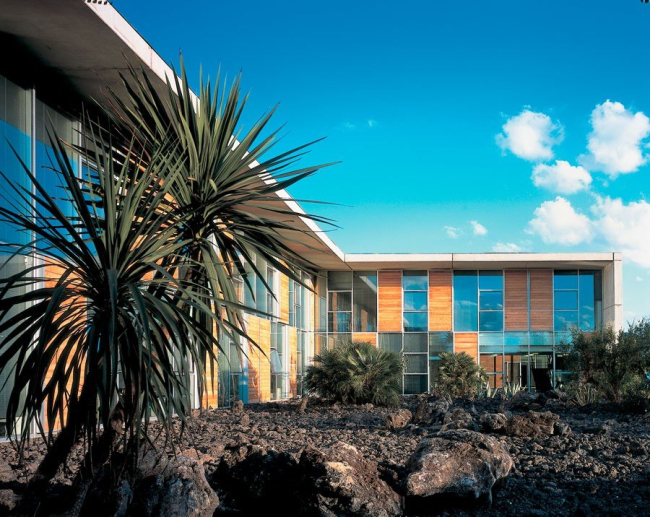 ������� Dolce & Gabbana � ���� Ē����. PiùArch, 2001. ���� ������������� Biennale di Venezia