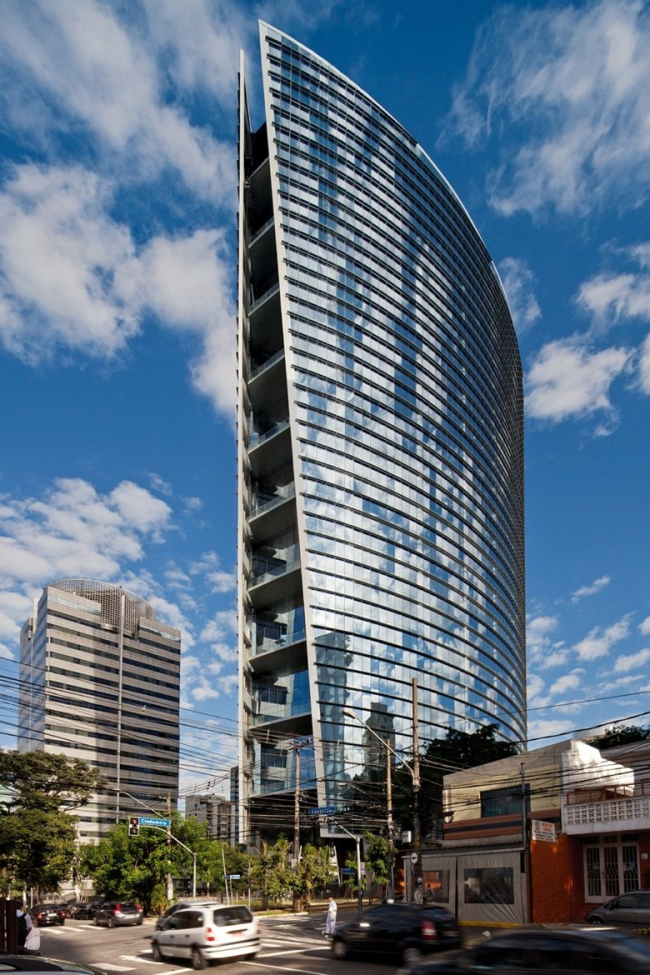 ������� �������� Infinity Tower � Leonardo Finotti